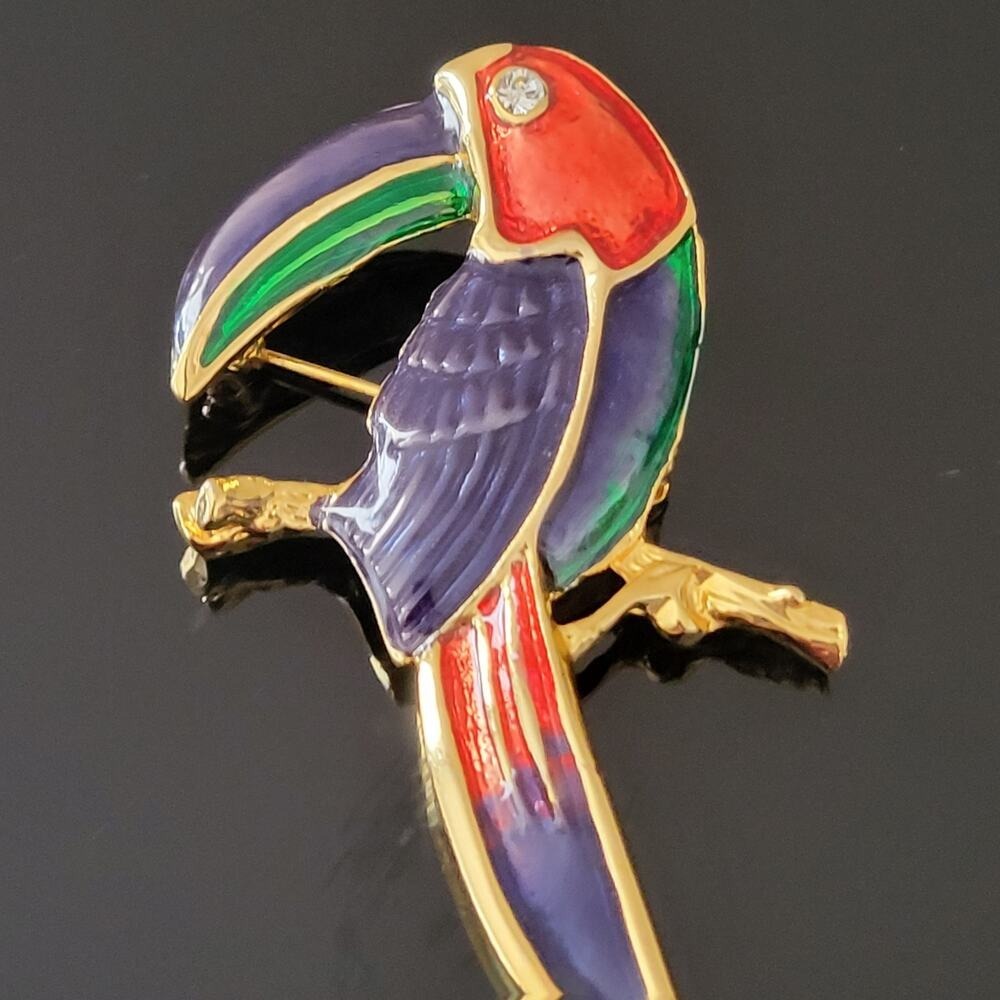 Eye Catching, Stunning Toucan Bird Brooch Enamel Rhinestone Eye Tropical Island